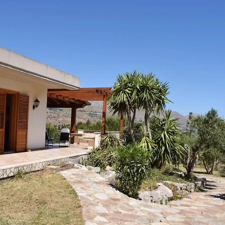 Detached Located In A Residential Area A Few Kilometers From The Sea *