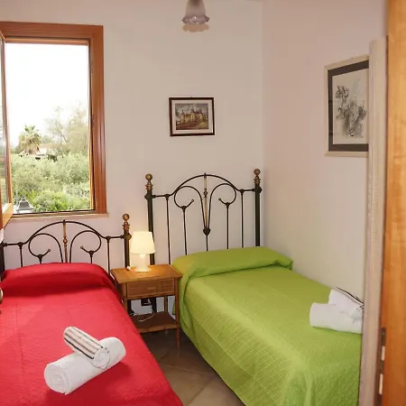 Detached Located In A Residential Area A Few Kilometers From The Sea בית נופש