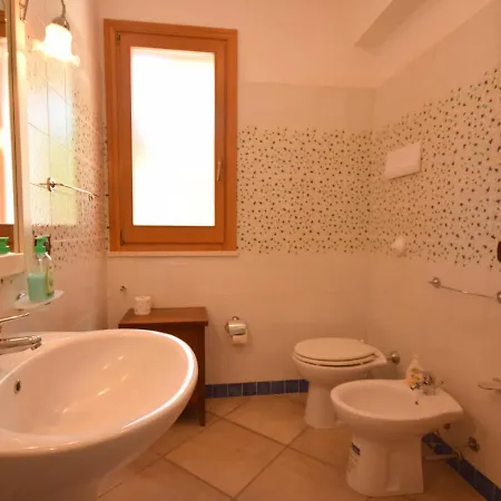 Detached Located In A Residential Area A Few Kilometers From The Sea * קאסטלמארה דל גולפו
