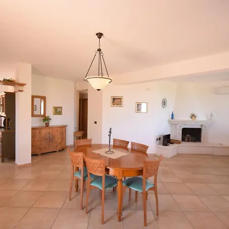 Detached Located In A Residential Area A Few Kilometers From The Sea קאסטלמארה דל גולפו